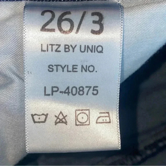 UNIQ By Liz Distressed Jeans Beautiful Flare Leg - Picture 7 of 11